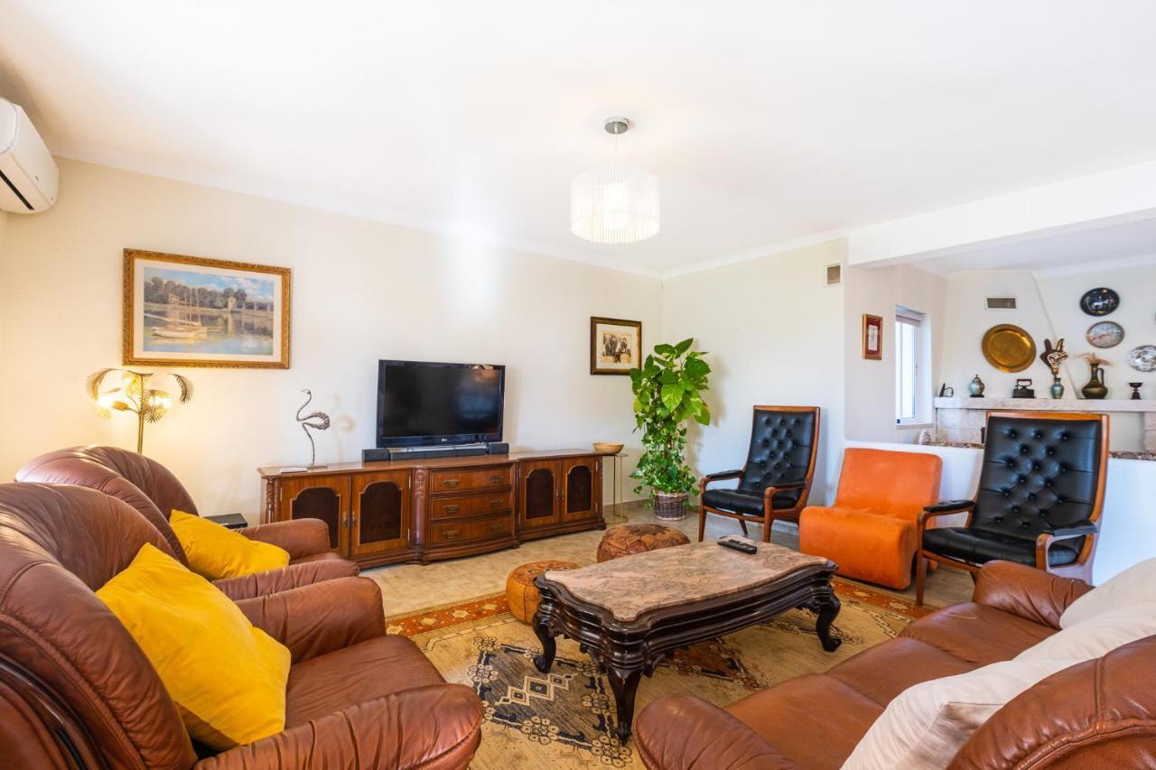 Villa Estrelicia - Pool - Free Wi-fi - New In *